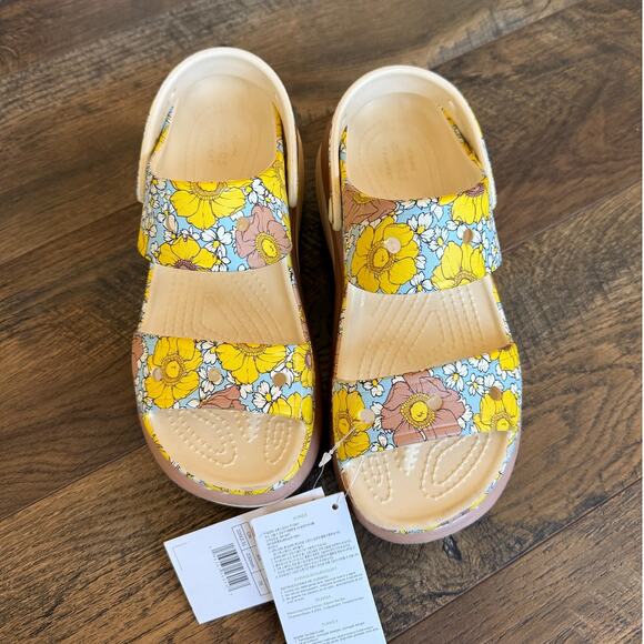 Like New CROCS Mega Crush Platform Sandal in Retro Floral (M4/W6) - Picture 6 of 8